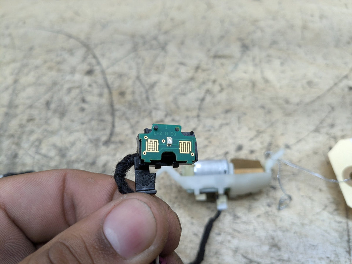 2018-2023 BMW M550i G30 Steering Wheel Vibration Generator Motor 6881866 OEM