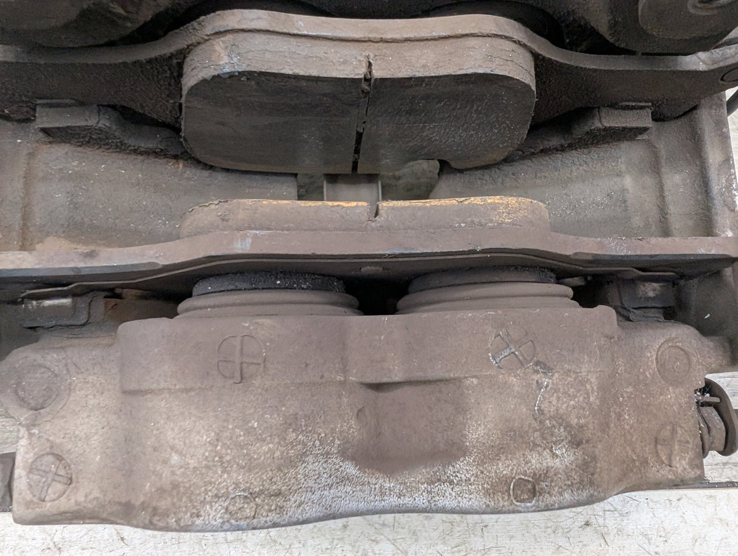 17-20 OEM BMW G11 G12 G30 540 740 750 Front Left Driver Brake Caliper Gray