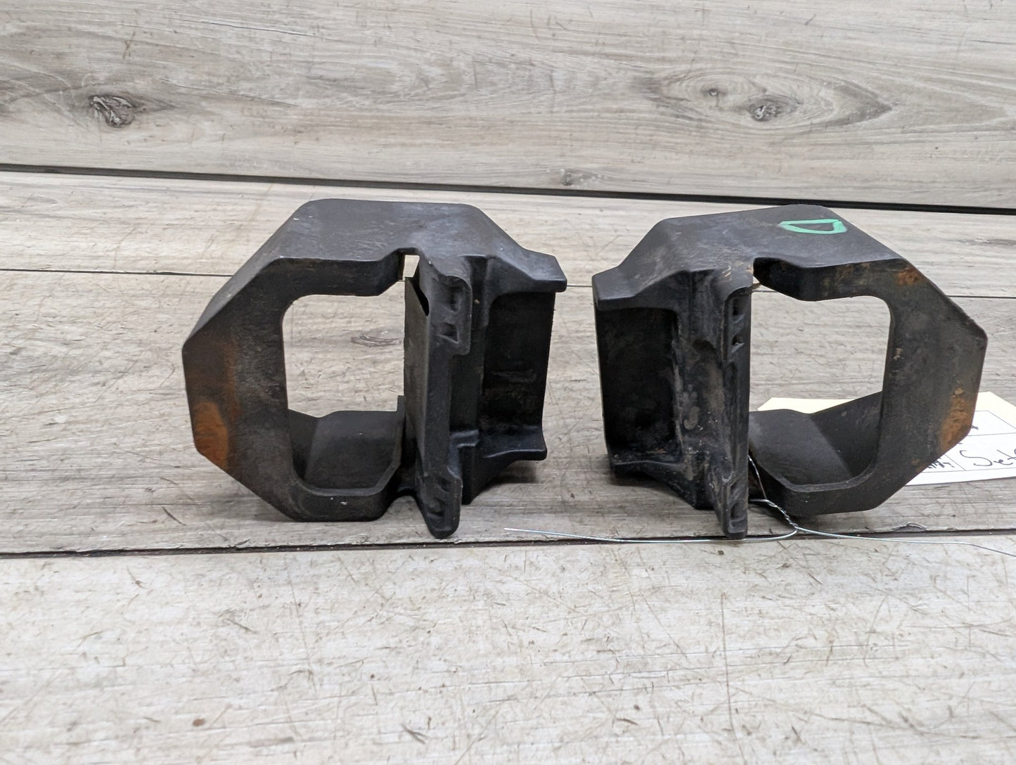 2008-2013 BMW 128i E82 Radiator Lower Mounting Brackets SET 7807184