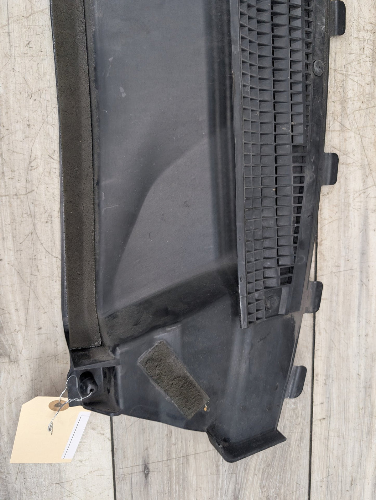 2015-2016 BMW X6 F86 Radiator Support Upper Cover Panel 7637050