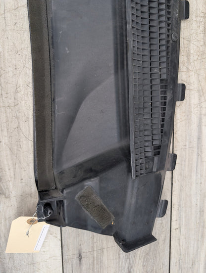 2015-2016 BMW X6 F86 Radiator Support Upper Cover Panel 7637050