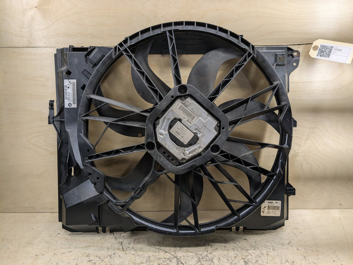 2007-2013 BMW 328i E92 Radiator Cooling Fan Shroud Assembly SET 7581653