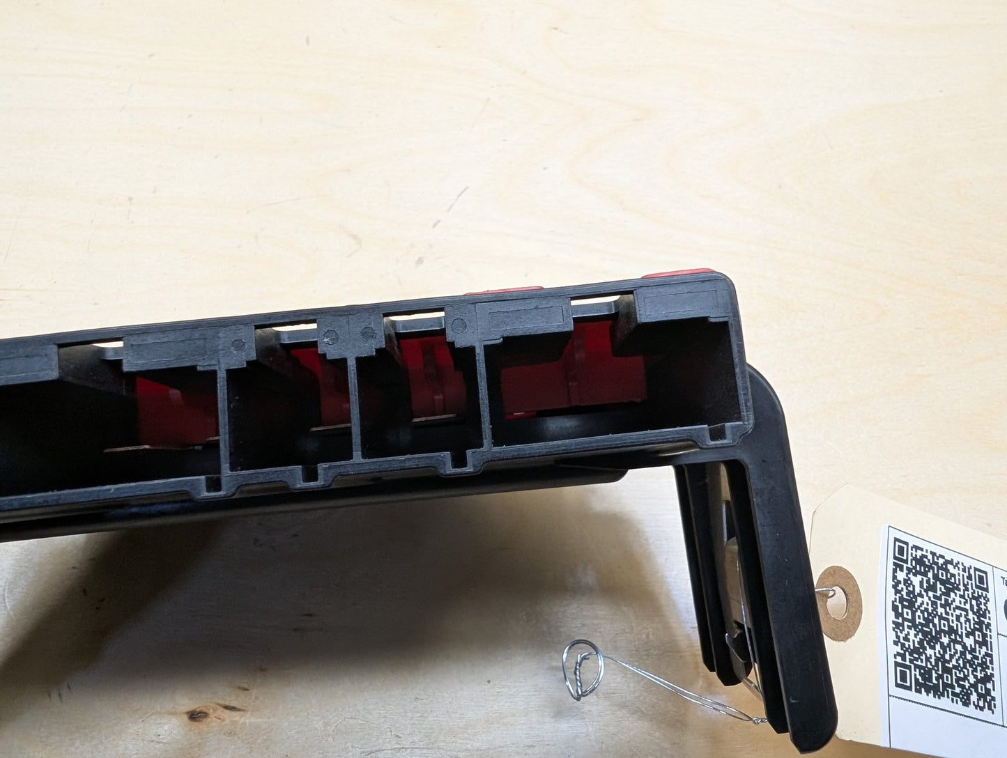 OEM BMW E82 E88 E90 E92 Battery Power Junction Distribution Fuse Box Voltage