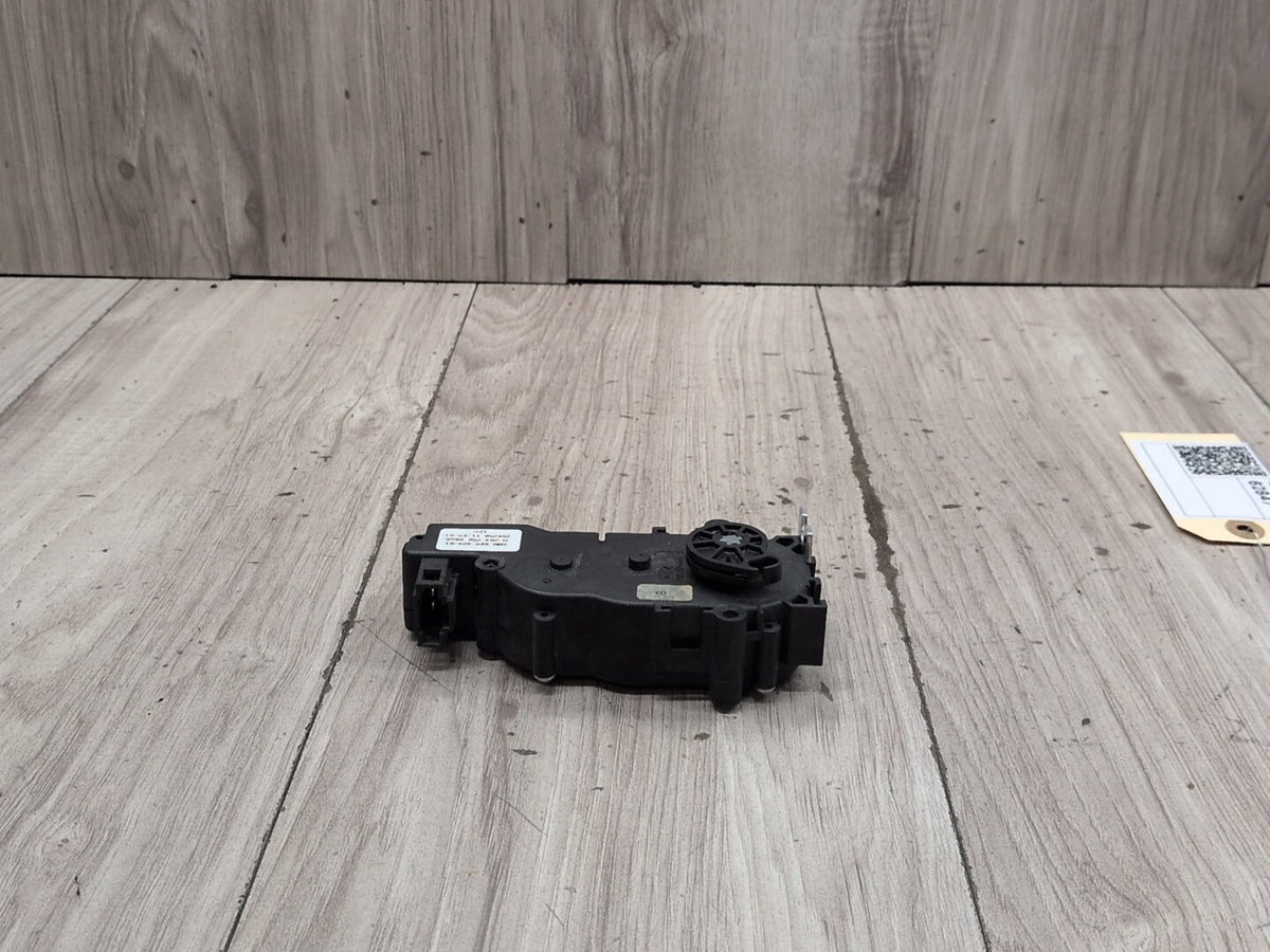 2009-2012 Mercedes-Benz E550 W212 Liftgate Trunk Lid Liftgate Lock Latch Actuator A2047500060 OEM