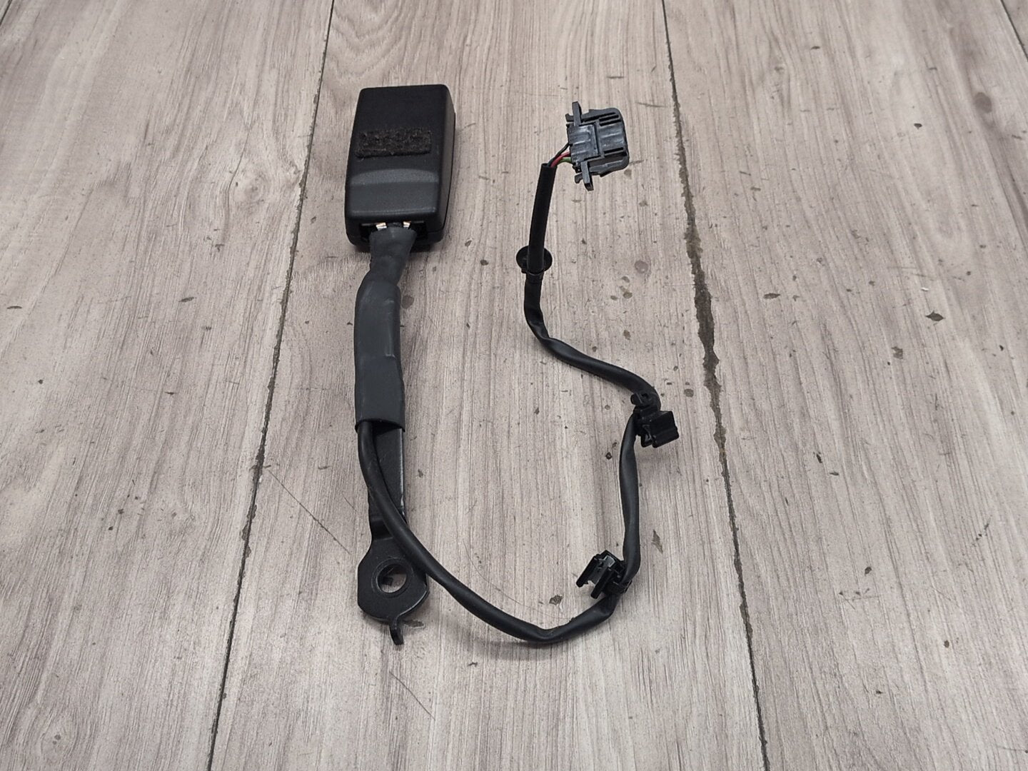 2015-2018 Audi Q3 8U Front Right Passenger Seatbelt Seat Belt Buckle 8R0857756D