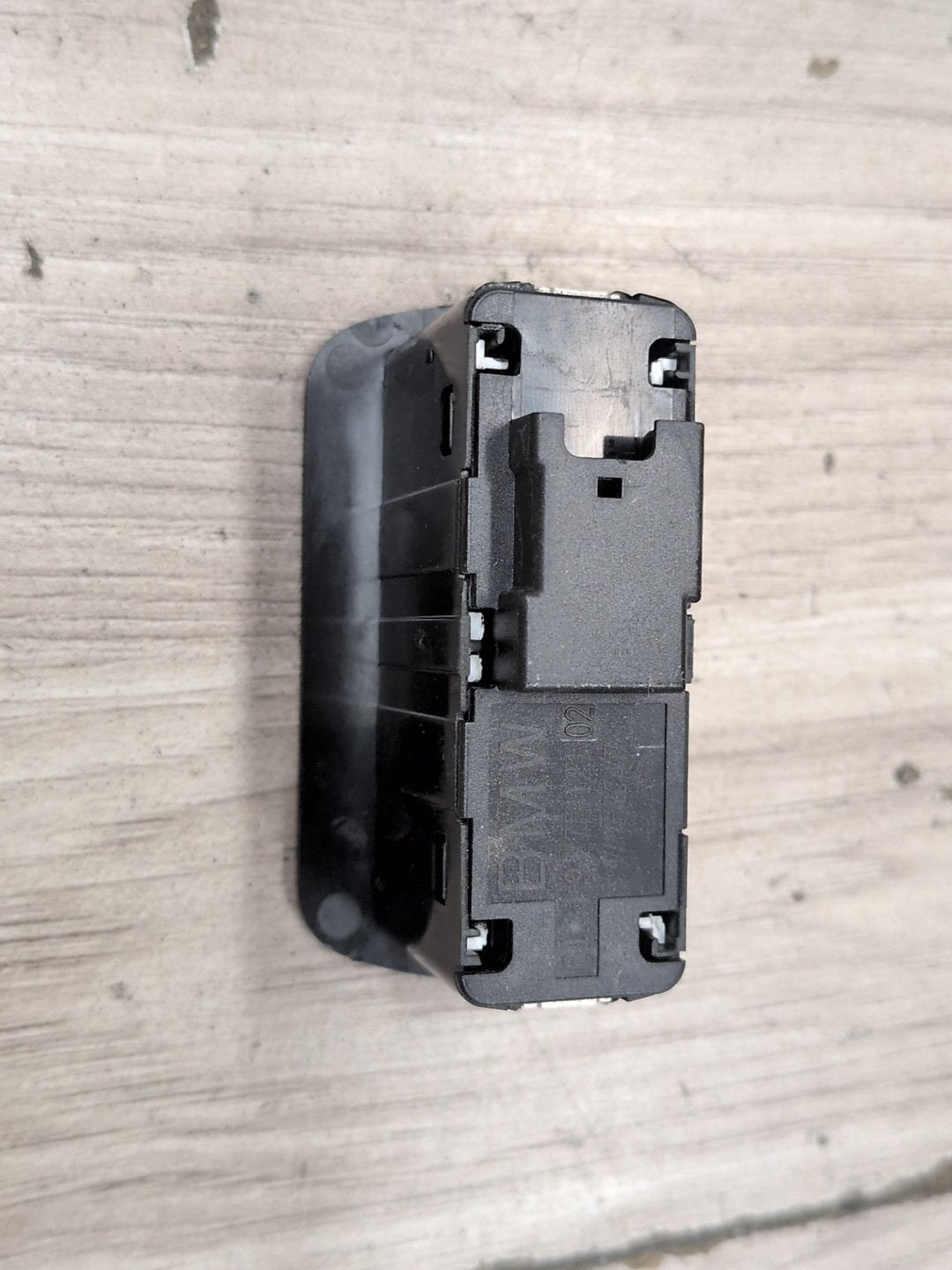 OEM BMW F02 F10 F15 F48 F90 G01 G20 G30 G80 X3 Rear Trunk Lid Center Lock Switch