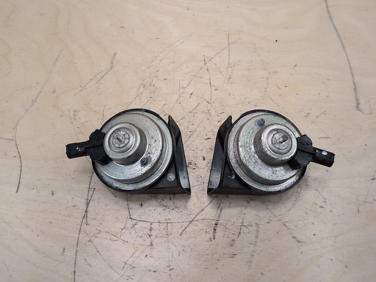 2006-2011 BMW 328i E90 Alarm Horns SET 7159420