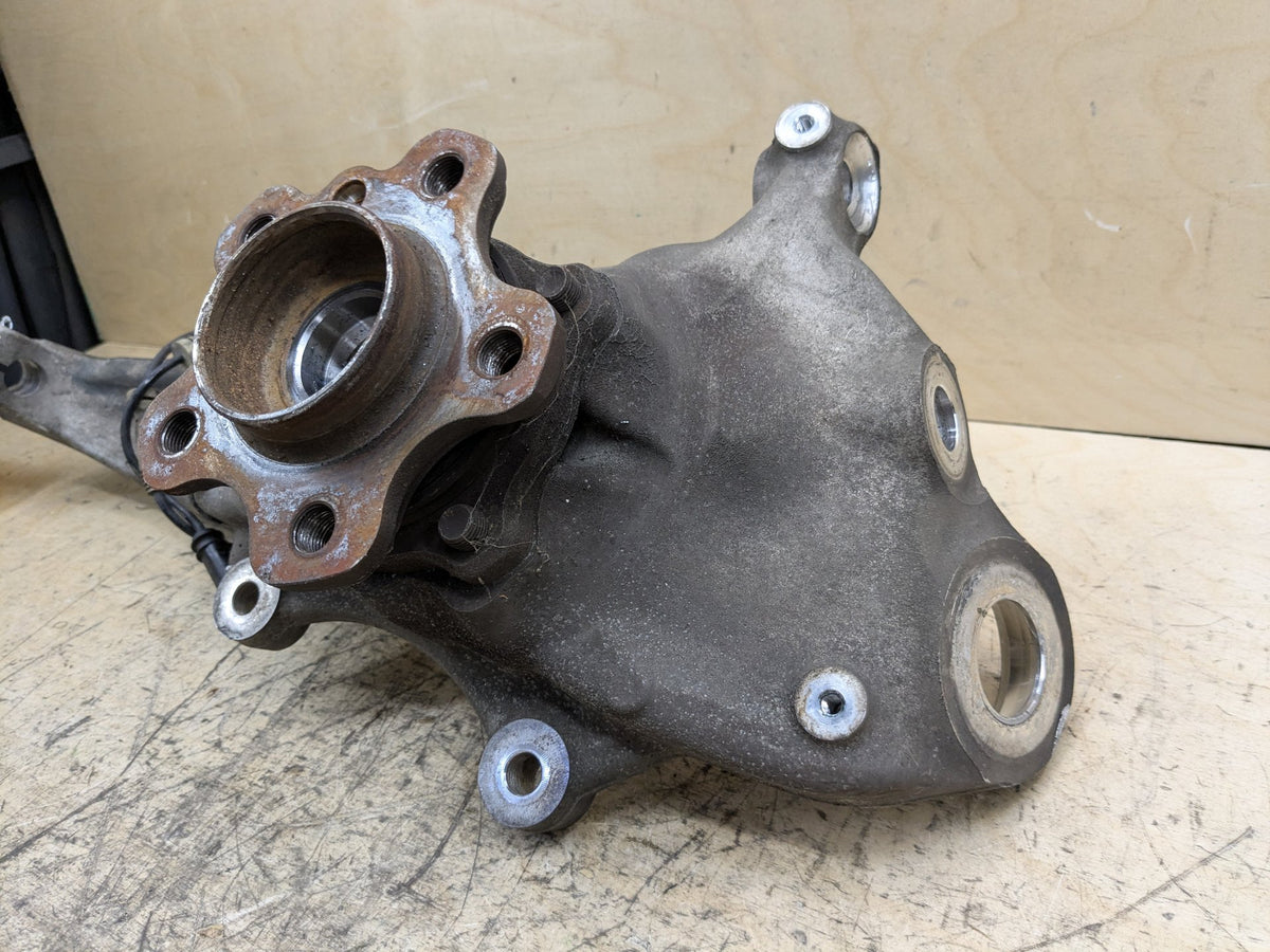 2018-2023 BMW M550i G30 AWD Front Right Spindle Knuckle w/ Bearing 6884386