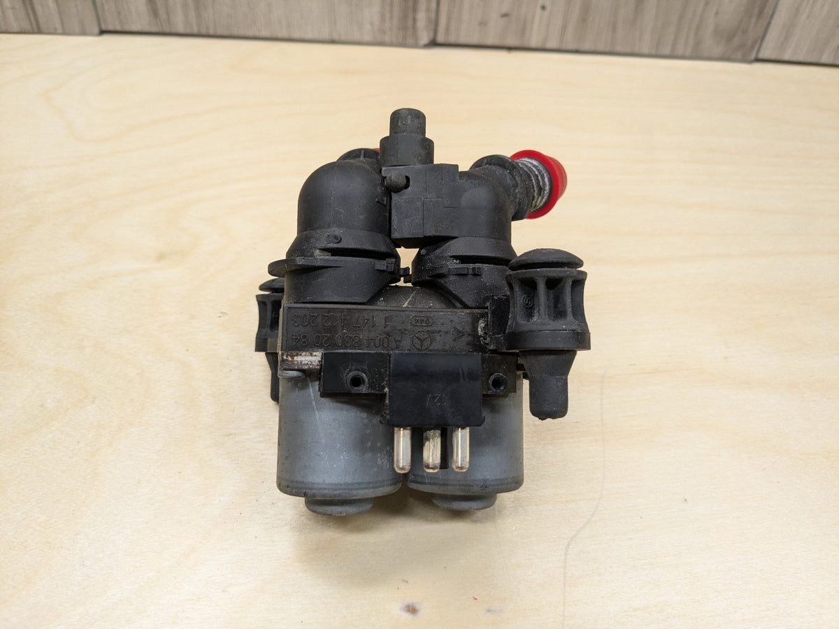 2009-2011 Mercedes-Benz SLK-Class R171 Engine Water Heater Valve A0048302084