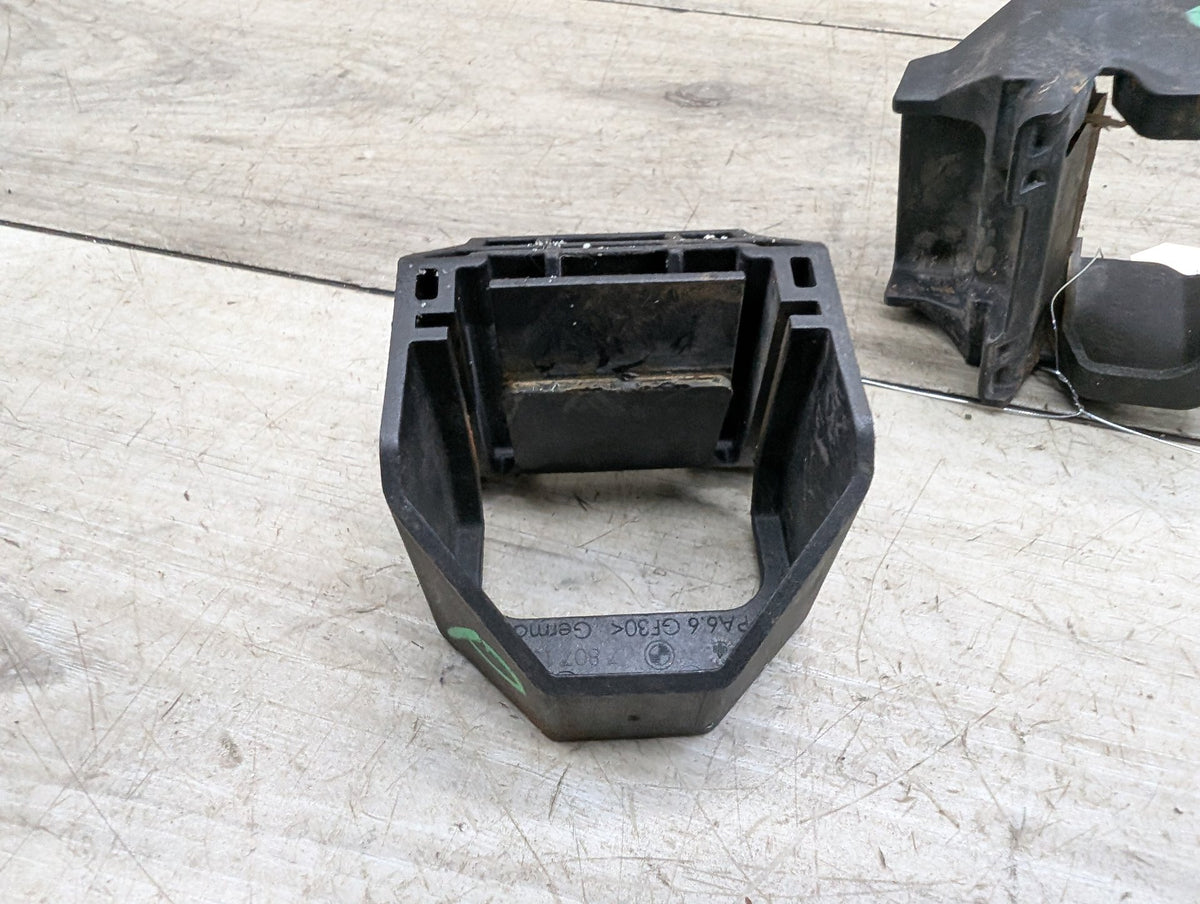 2008-2013 BMW 128i E82 Radiator Lower Mounting Brackets SET 7807184 OEM