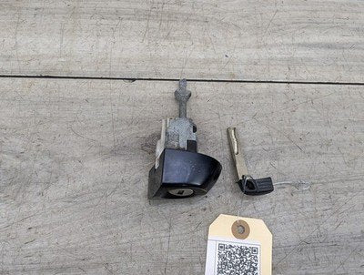 2007-2013 BMW 328i E93 Front Left Driver Key Lock Mechanism w/ Key 7162439 OEM