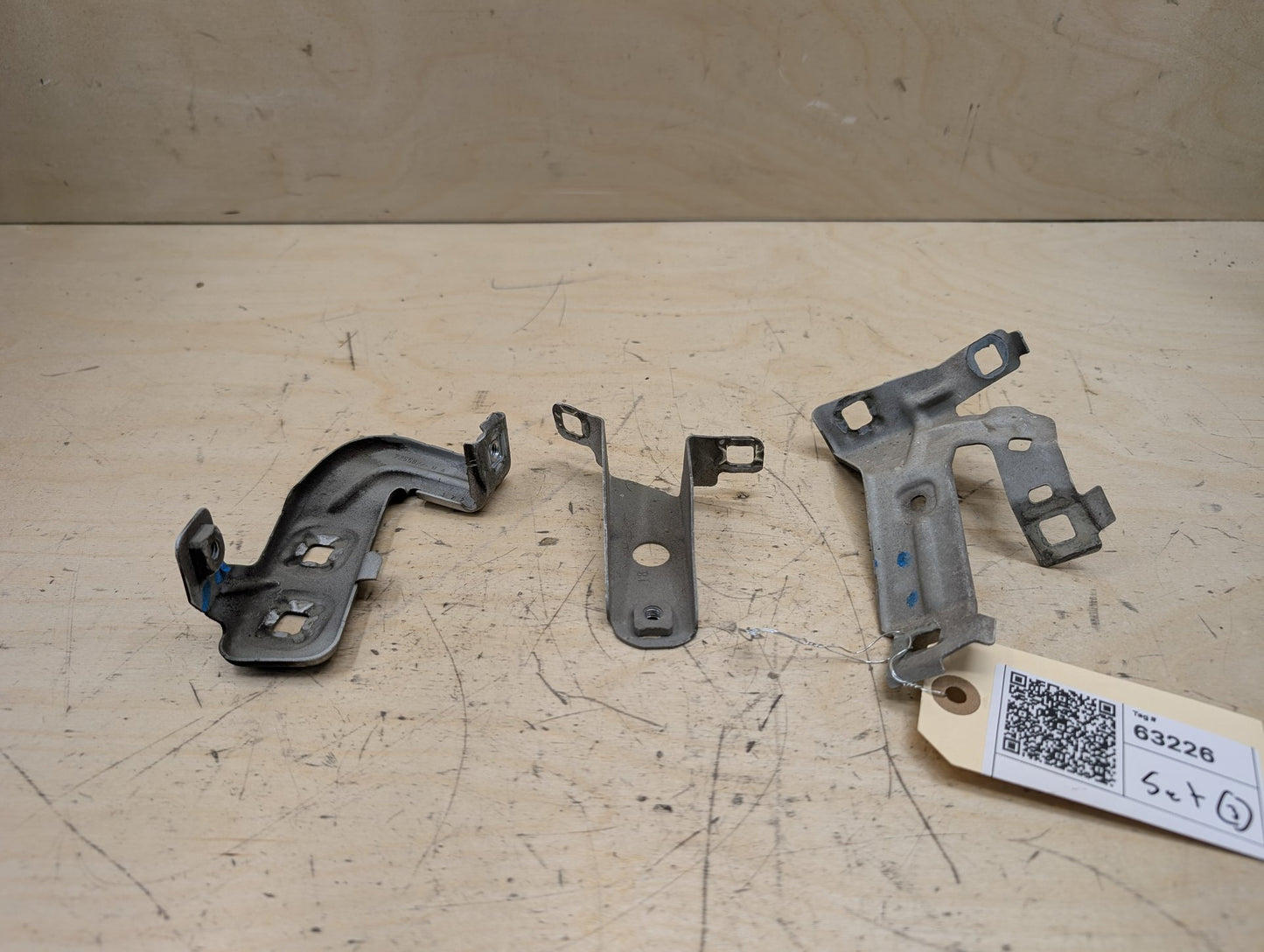 15-20 OEM BMW F80 F82 F83 M3 M4 Left Driver Fender Bracket Mount Carrier SET