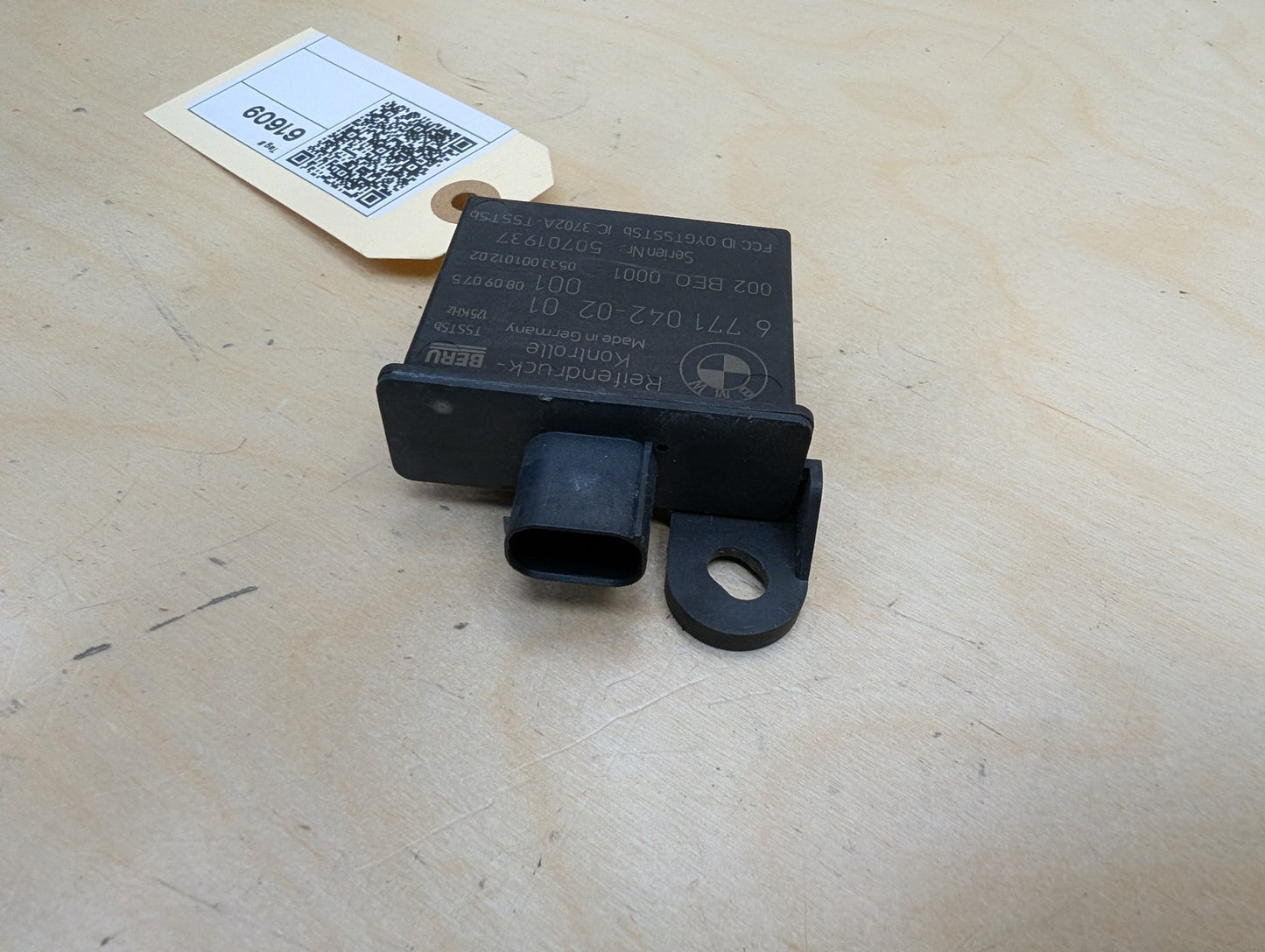 OEM BMW E85 E88 E90 E92 Z4 Transmitter Tire Pressure Monitor Sensor TPMS RDC