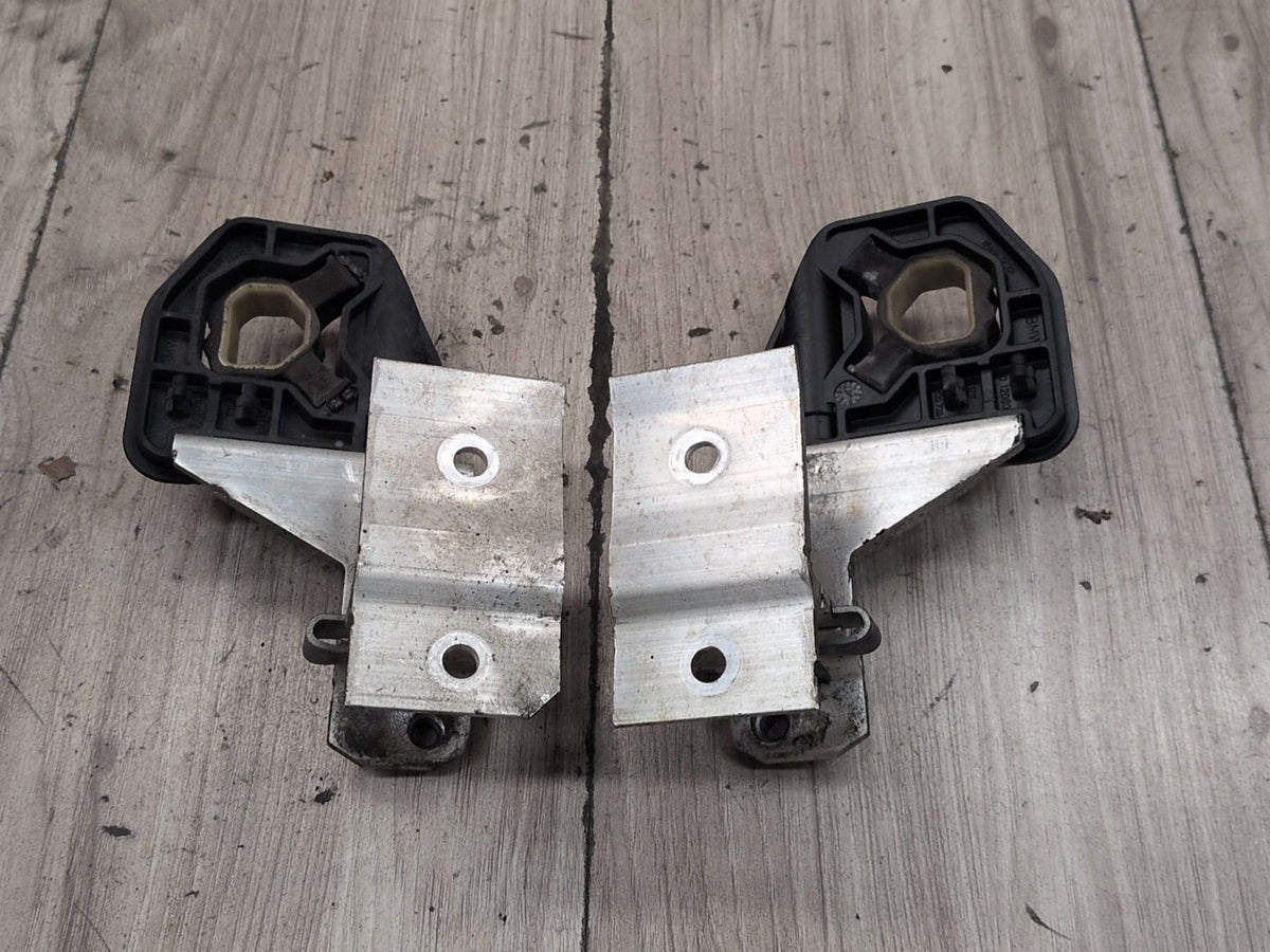 2014-2020 BMW 435i F32 Radiator Lower Mounting Brackets SET 8620732 OEM