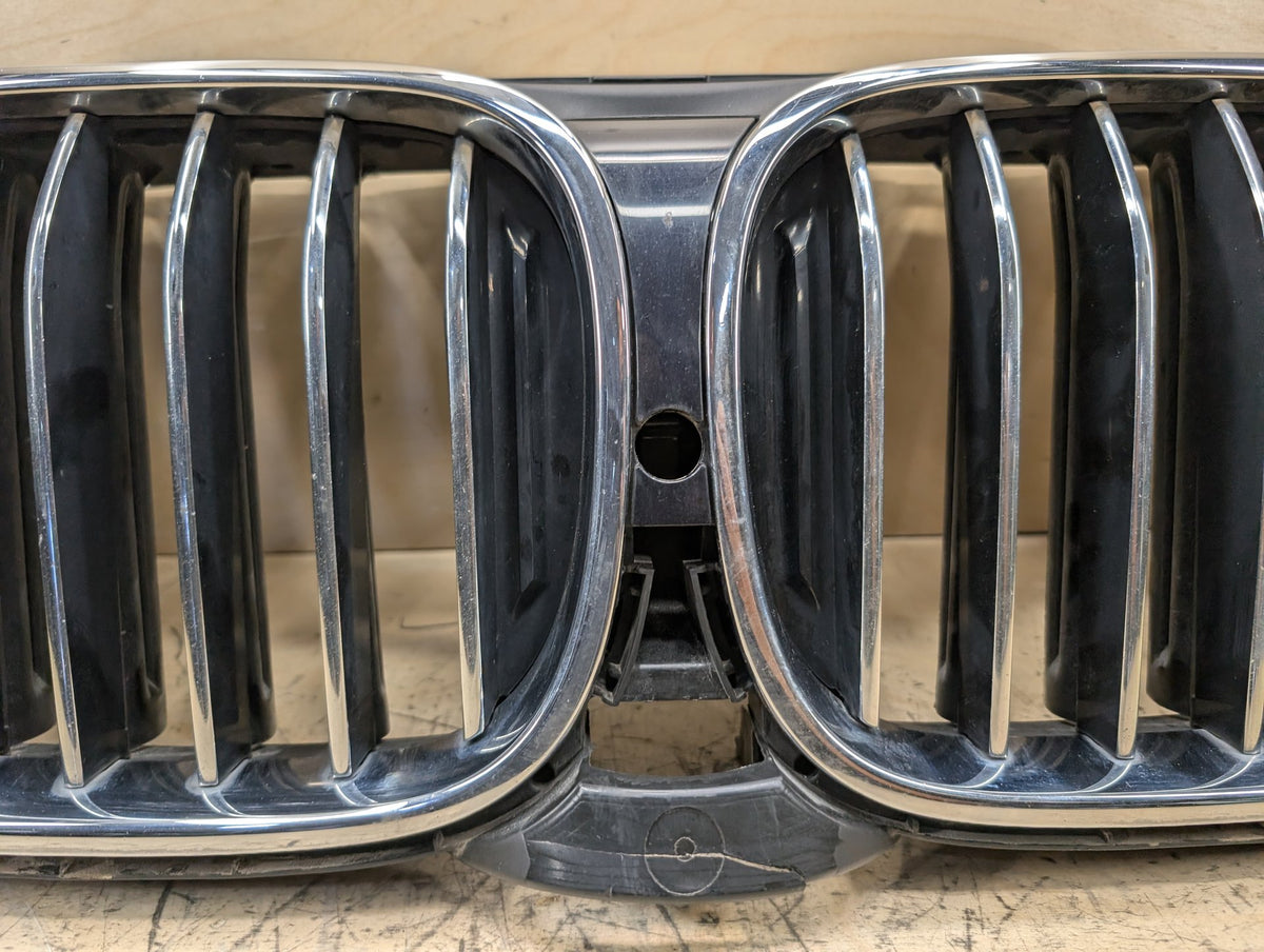 2016-2019 BMW 740i G12 Front Left Right Upper Bumper Cover Kidney Grilles SET 8091760 OEM