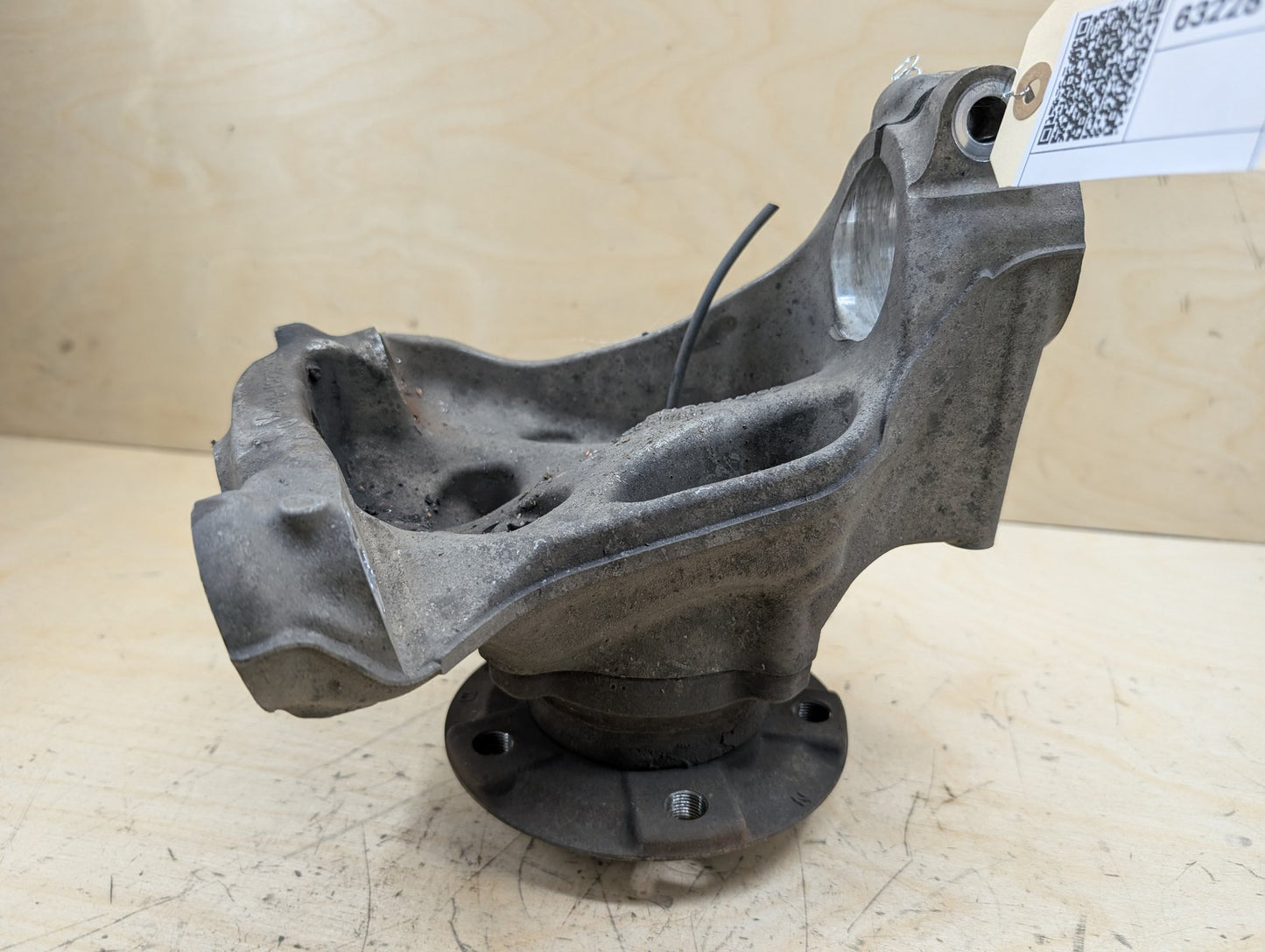 2012-2018 BMW 328i F30 Front Left Driver Spindle Knuckle w/ Bearing 6792287