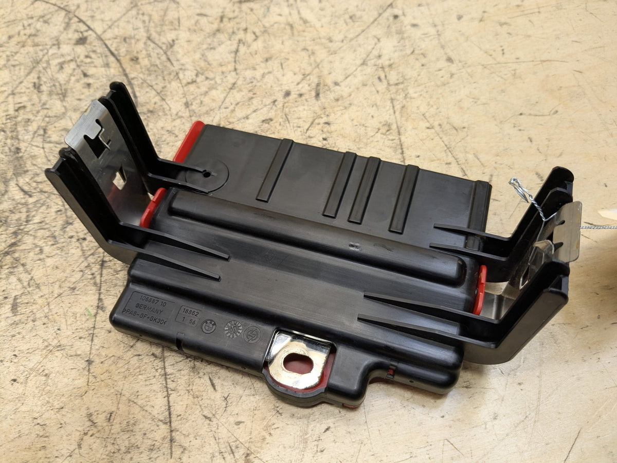 OEM BMW E90 E92 E93 Battery Power Lead Junction Distribution Fuse Box Voltage