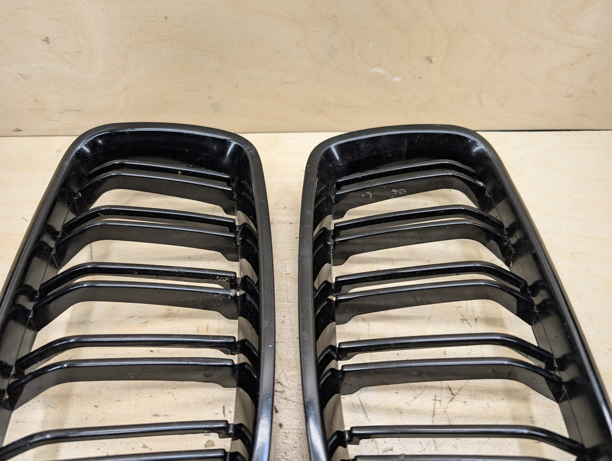 12-18 BMW 328i F30 Front Left Right Upper Bumper Cover Kidney Grilles SET OEM