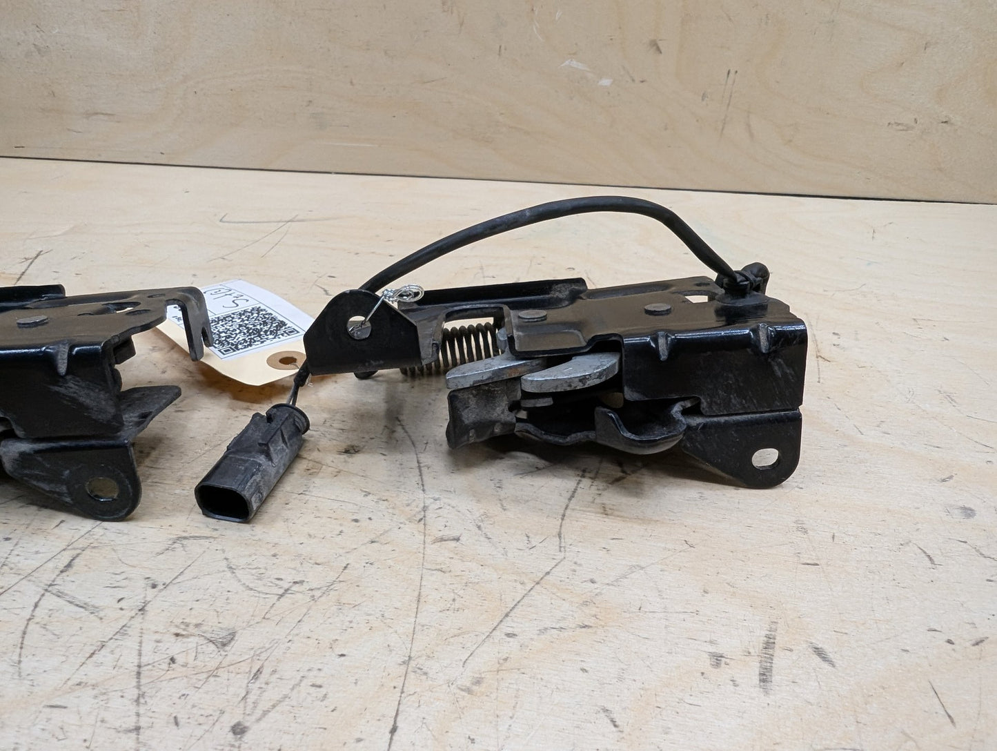 OEM BMW F22 F30 F32 F36 F80 F82 F87 M4 Hood Safety Catch Lock Latch Bracket SET