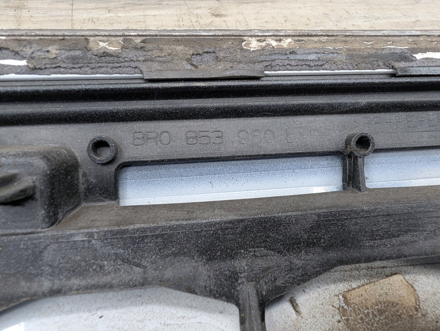 2009 - 2017 Audi Q5 8R Front Right Passenger Exterior Door Trim Molding 8R0853960L EA888