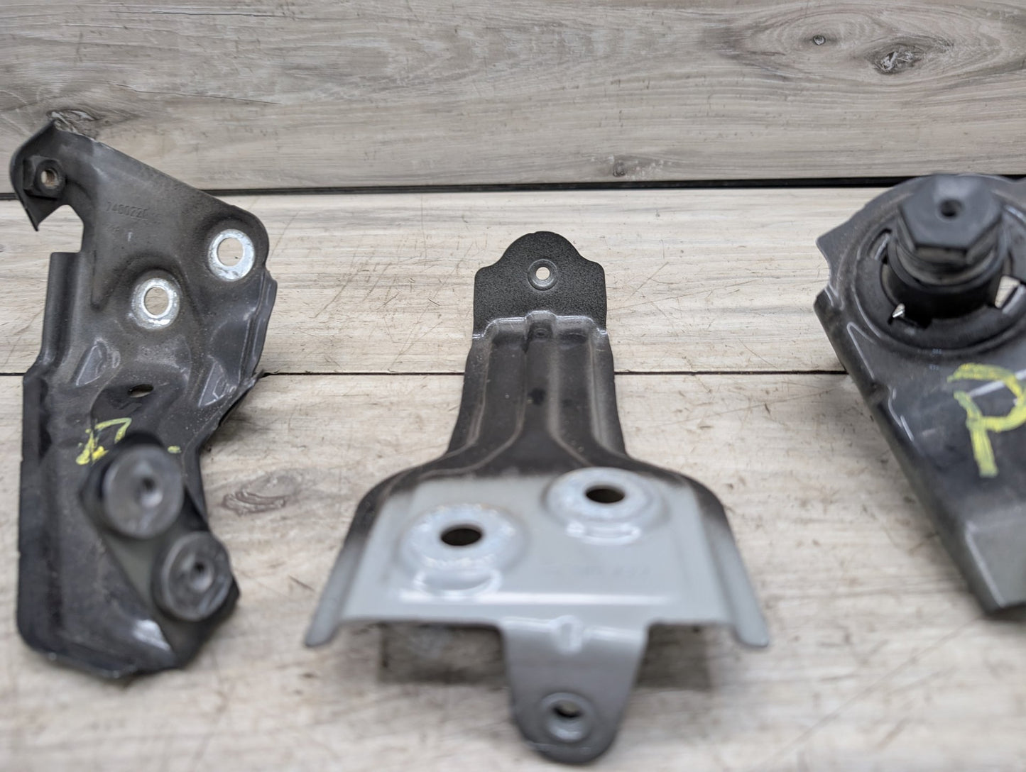2018 - 2024 BMW X3 G01 Front Right Passenger Fender Brackets SET 7397514 B58B30O1