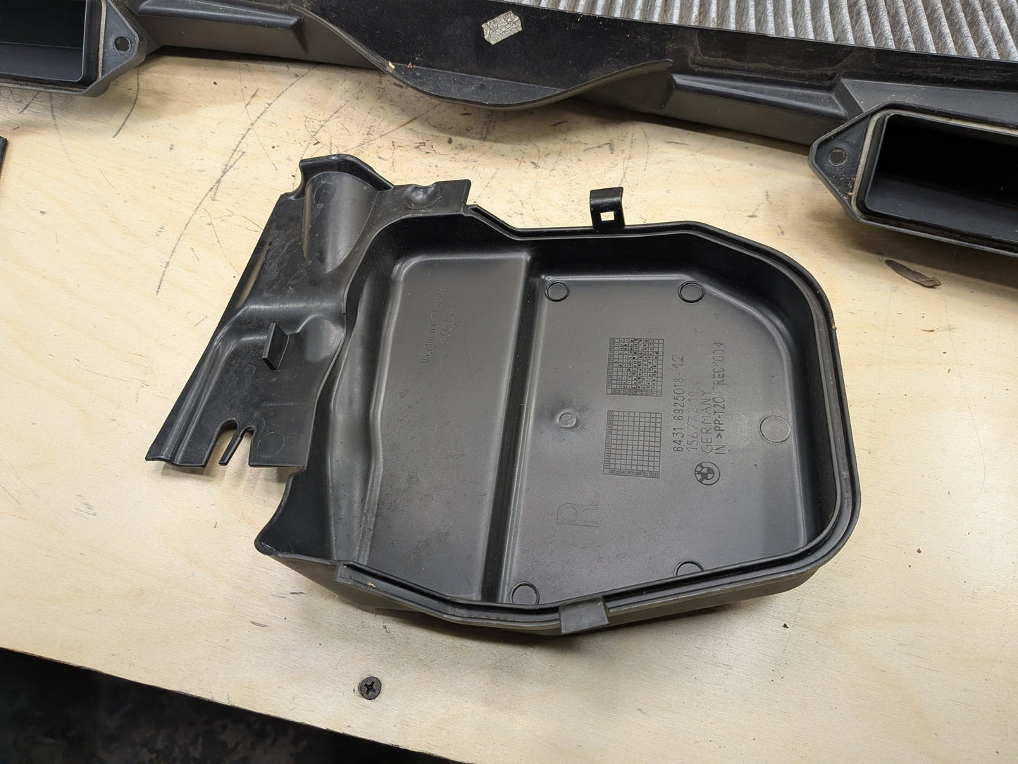 06-13 OEM BMW E90 E92 E93 328 335 Cabin Air Filter Cowl Housing Lower Upper SET