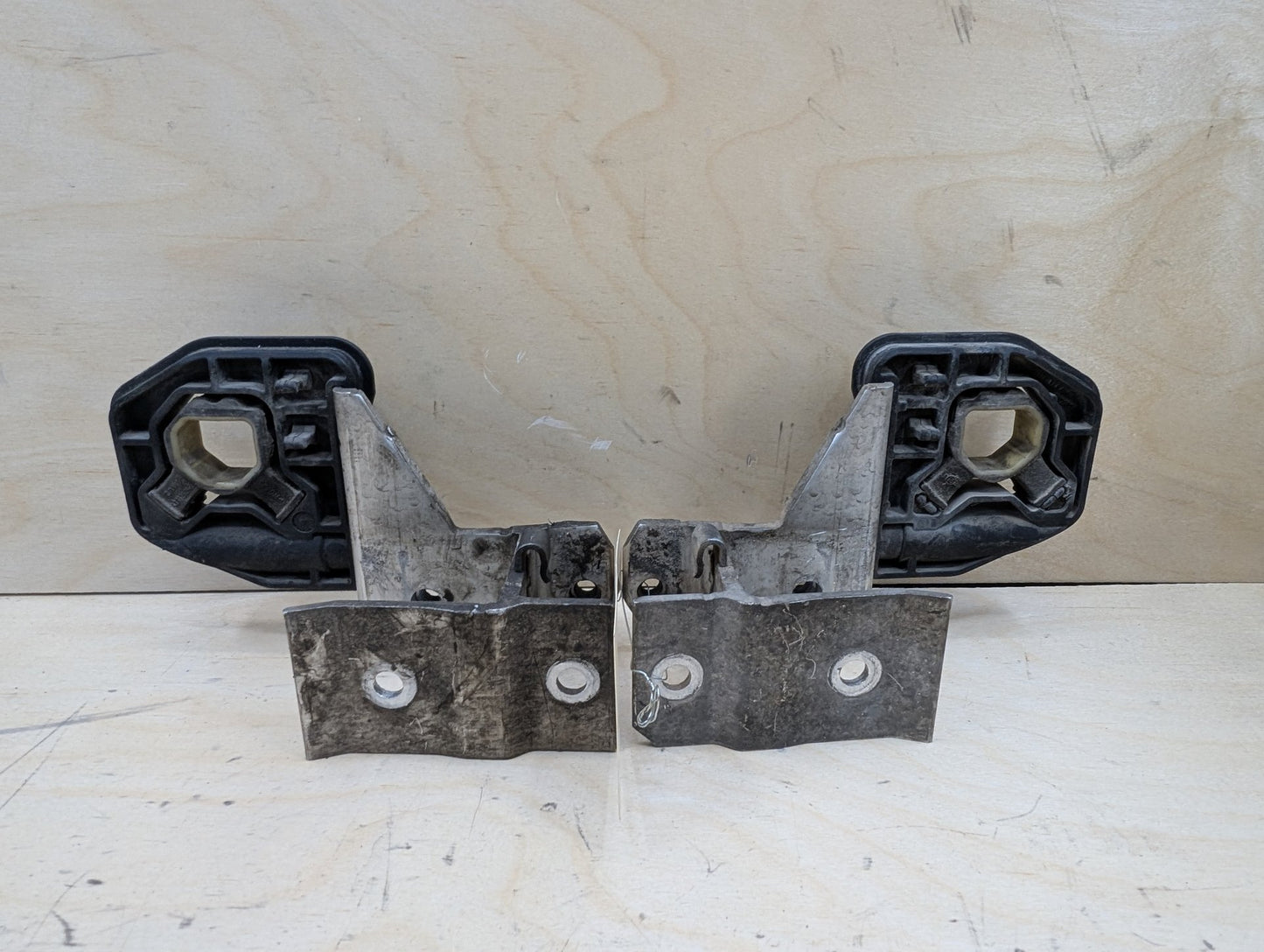 2012-2018 BMW 320i F30 Radiator Lower Mounting Brackets SET 7245796