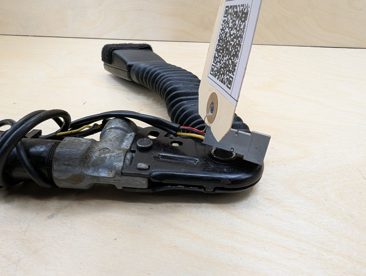 2007-2013 BMW 328i E93 Front Right Passenger Seatbelt Seat Belt Buckle 9117668 OEM