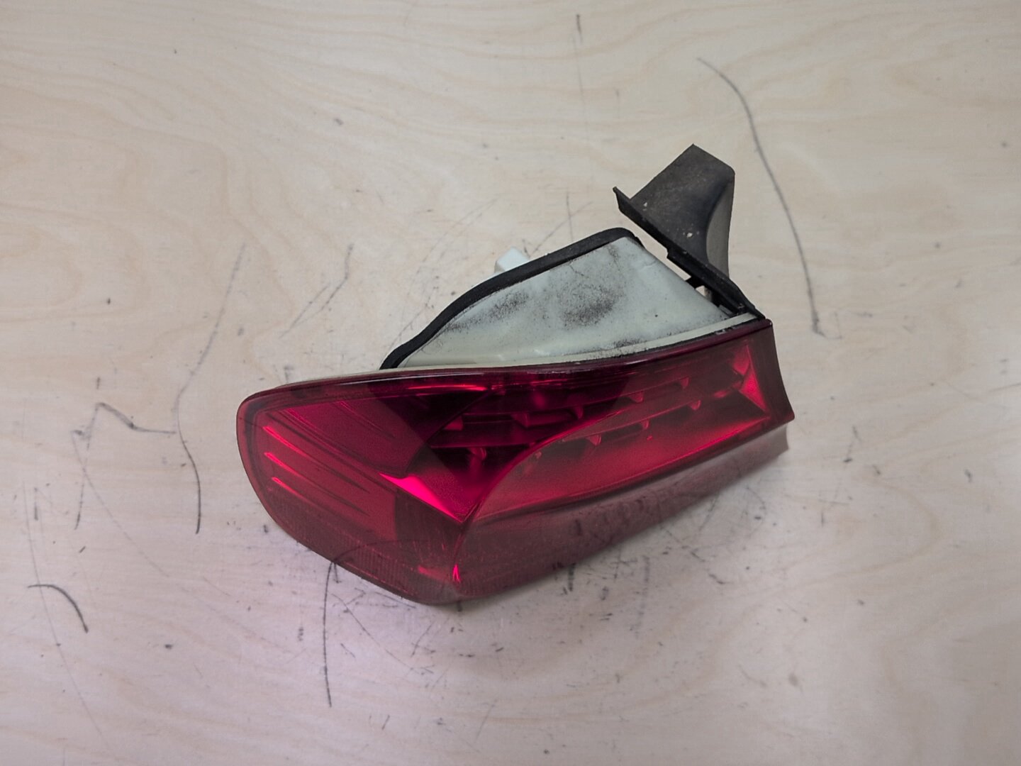 09-11 OEM BMW E90 328 335 M3 LCI Rear Left Driver Side Outer Tail Light