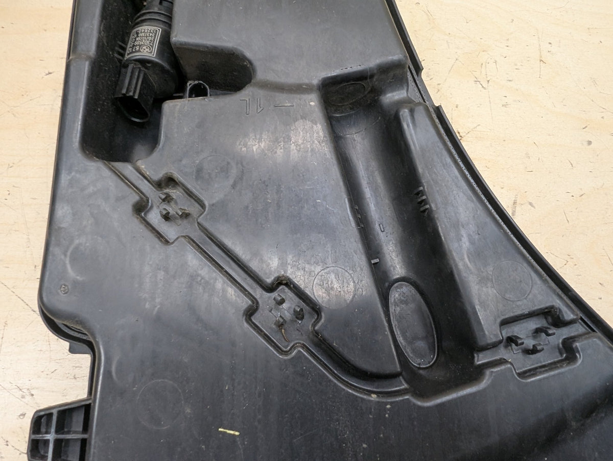 OEM BMW G12 G30 540 M550 750 M760 Windshield Wiper Washer Reservoir Tank Pump