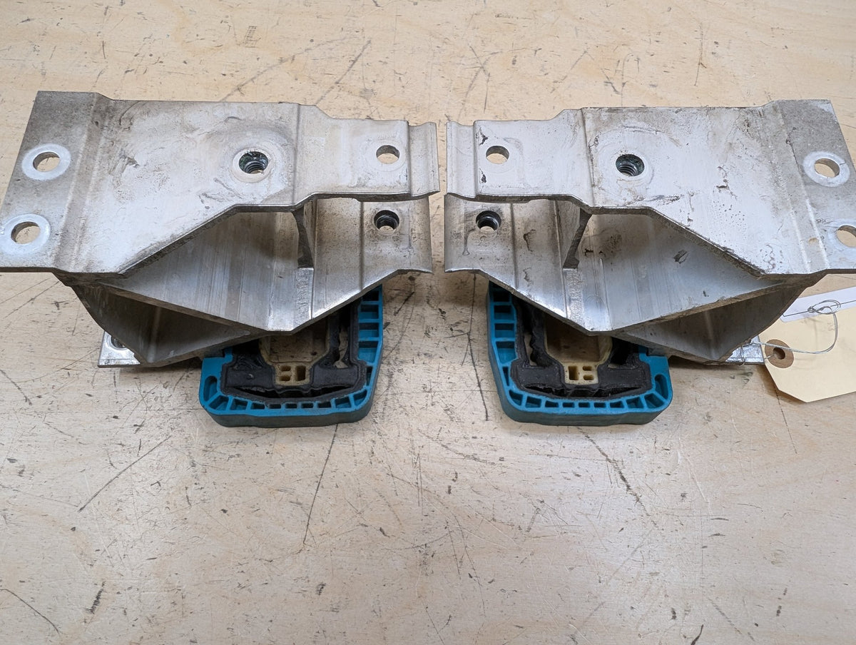 OEM BMW F90 F93 G11 G12 G16 G30 M5 Radiator Mount Support Bracket Left Right SET