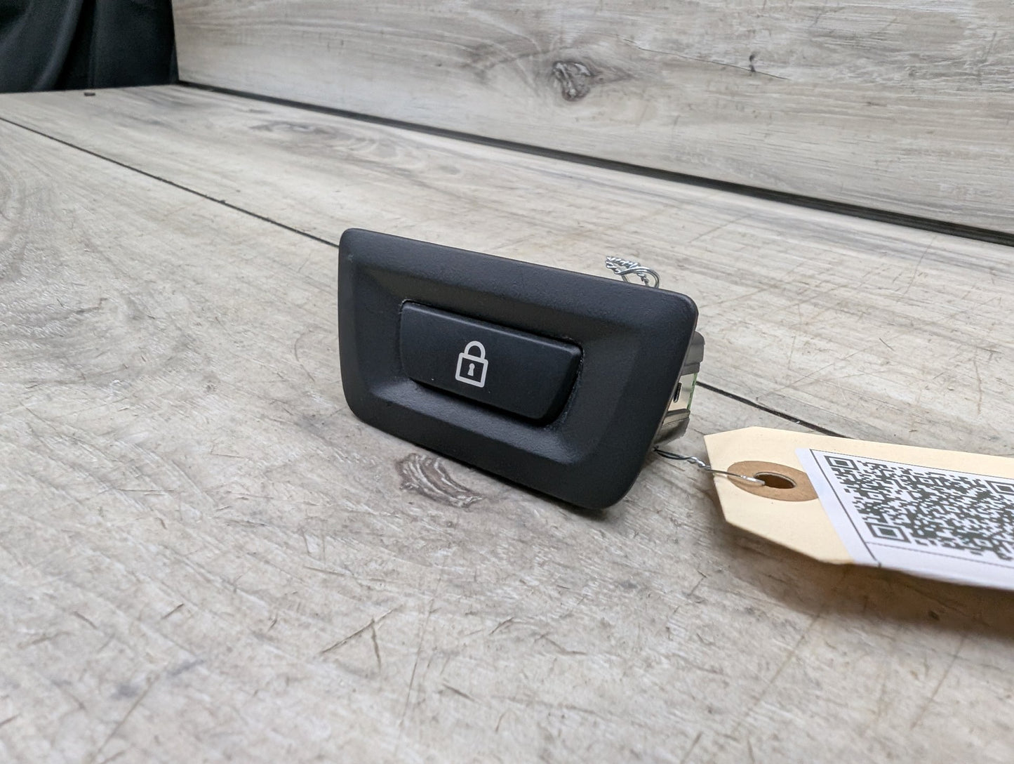 2017-2023 BMW 530i G30 Liftgate Trunk Lid Lock Unlock Switch 9275120