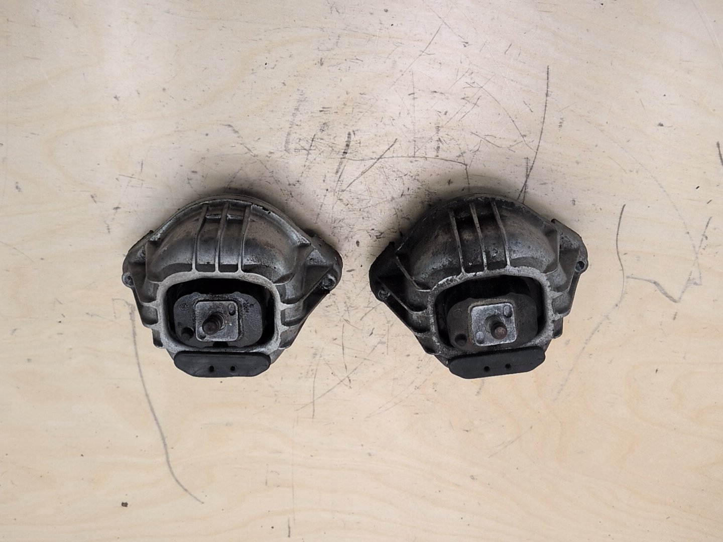 2006-2011 BMW E90 328i N52B30 Left Right Engine Bracket Support Mount SET 6760330