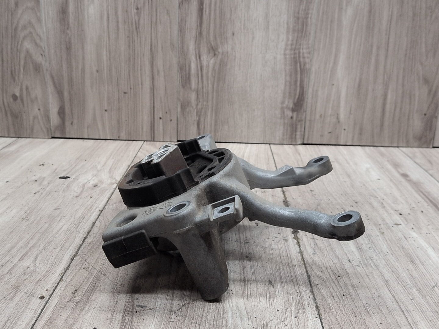 2018-2024 BMW X3 G01 Transmission Mount Bracket 6861567