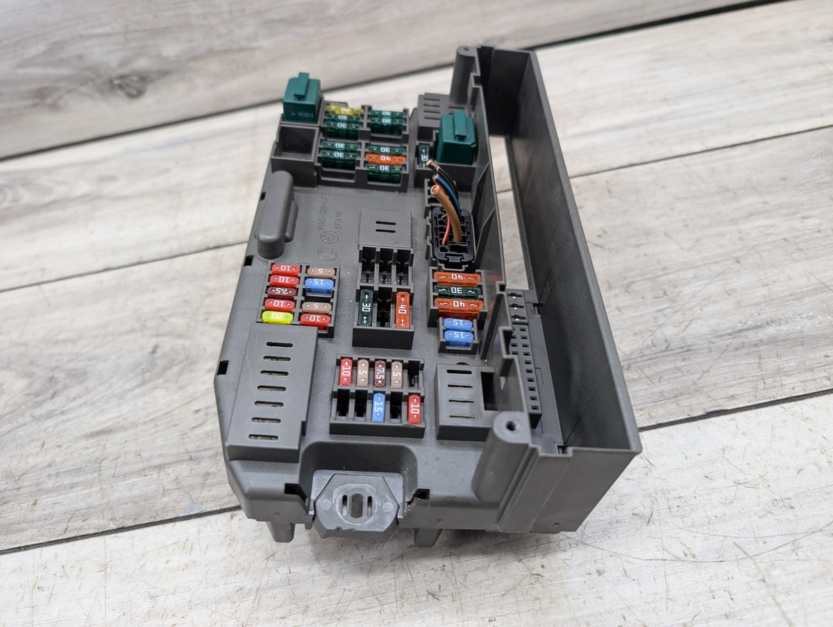 2007-2013 BMW X5 E70 Front Power Distribution Fuse Box 9145115 OEM
