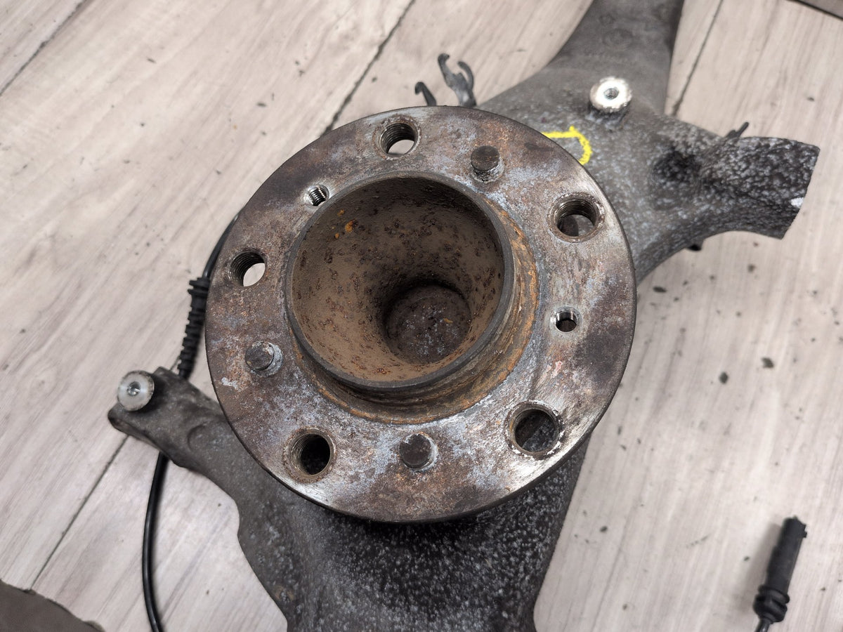 2011-2016 BMW M5 F10 RWD Front Left Driver Spindle Knuckle w/ Bearing 2284053