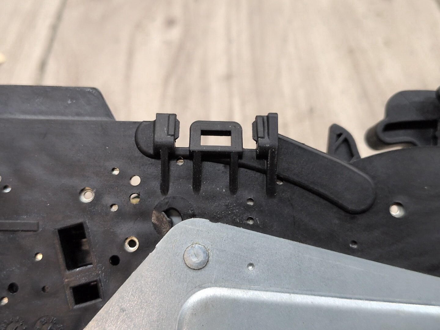 2019 - 2026 BMW X5 G05 Lower Liftgate Tailgate Lock Latch Actuator 7357112 N63B44M3