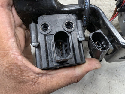 2014 - 2018 BMW X5 F15 Air Suspension Compressor Pump 6875177 N63B44O1