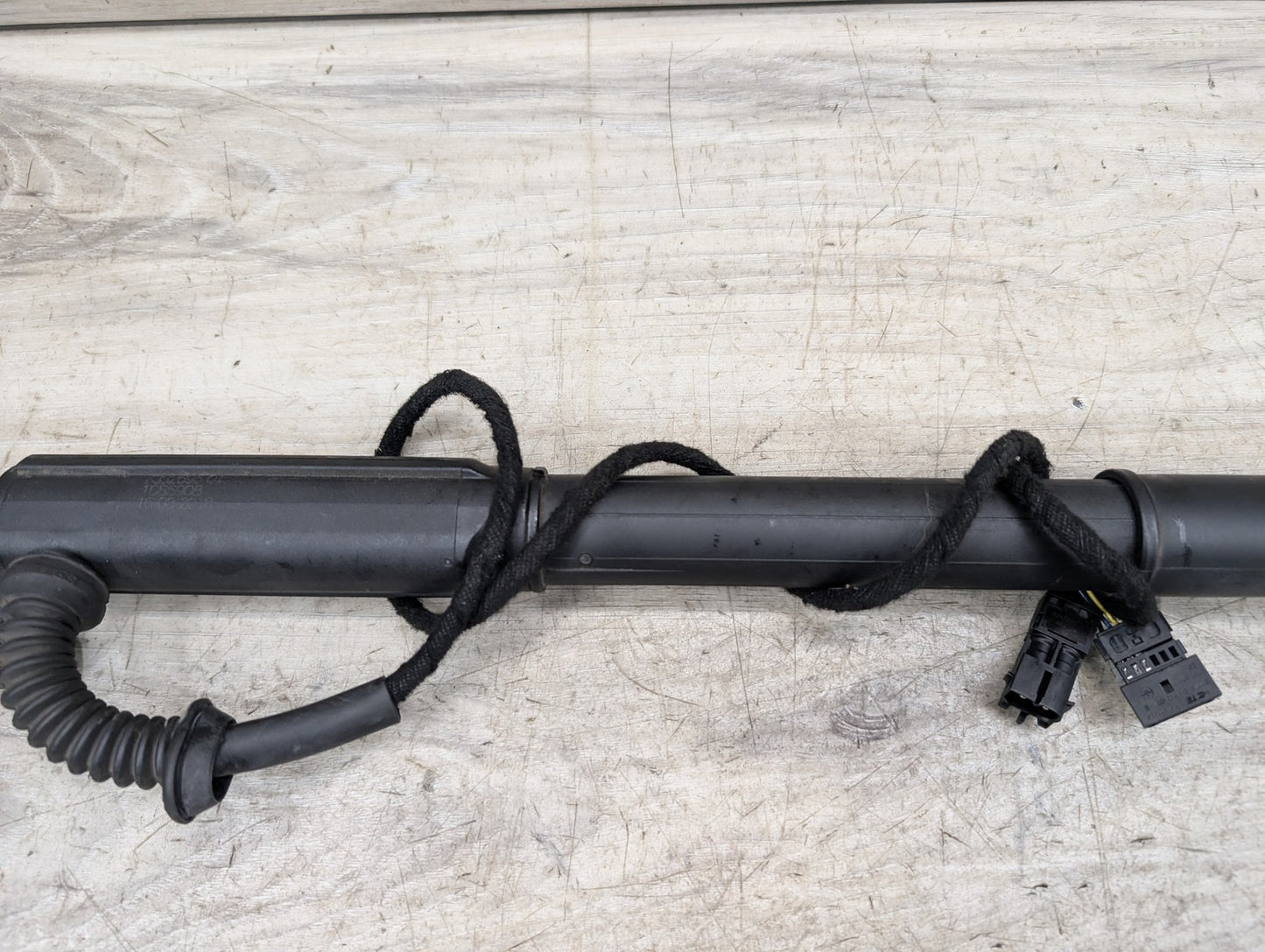 2007-2013 BMW X5 E70 Rear Left Driver Liftgate Trunk Lid Strut Shock Support 7332695