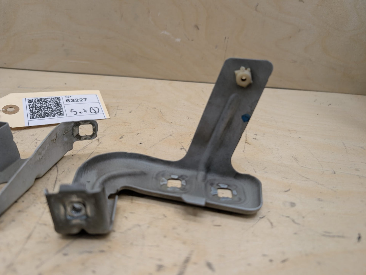 12-20 OEM BMW F30 F32 F33 F36 Front Left Driver Fender Wing Holder Bracket SET