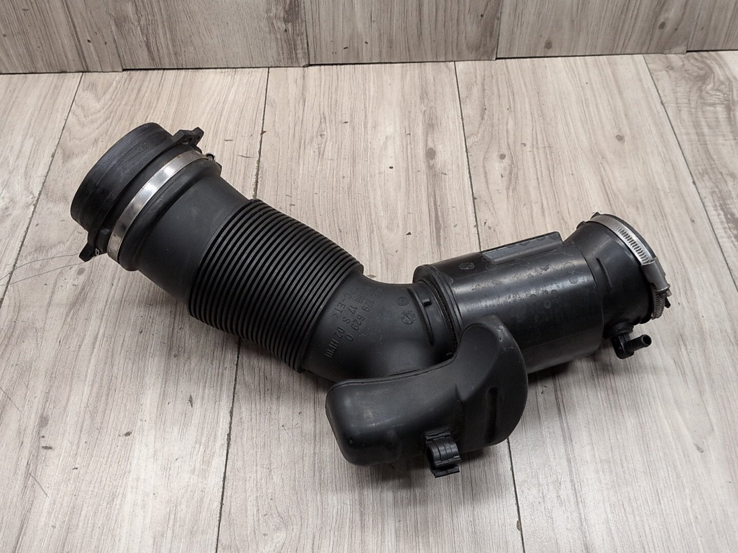 2008 - 2017 Audi S5 8T Engine Motor Air Duct Tube Hose 06E129629Q