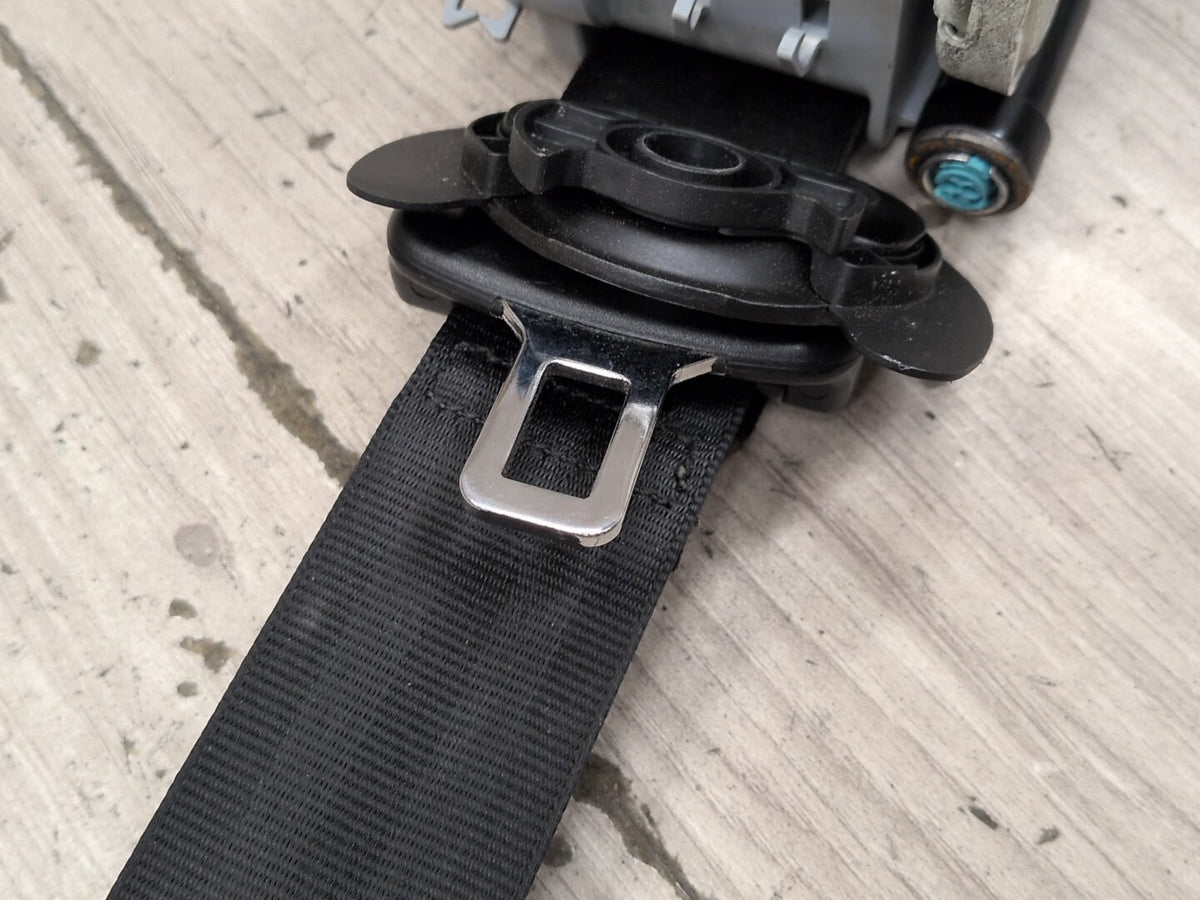 2015-2018 Audi Q3 8U Front Left Driver Seatbelt Seat Belt Retractor 8U0857705F