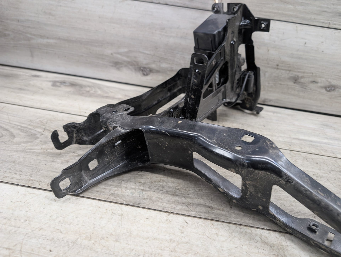 2018 - 2024 BMW X3 G01 Left Driver Headlight Bracket 7400113 B46B20O1