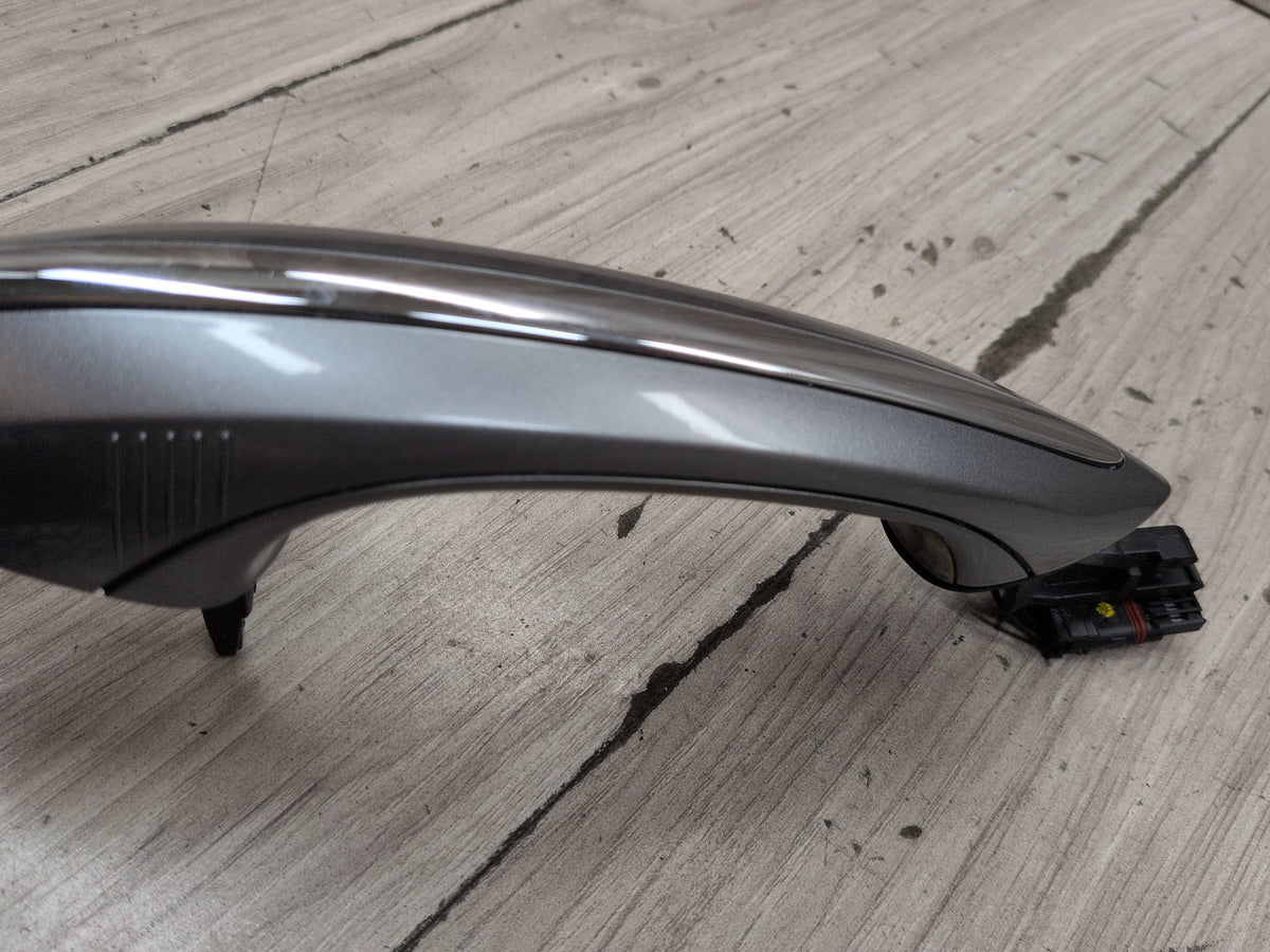 2011-2016 BMW M5 F10 Right Passenger Door Handle w/ Comfort Access 7305283 OEM