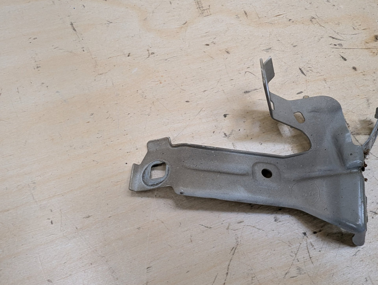15-20 OEM BMW F80 F82 F83 M3 M4 Left Driver Fender Bracket Mount Carrier SET