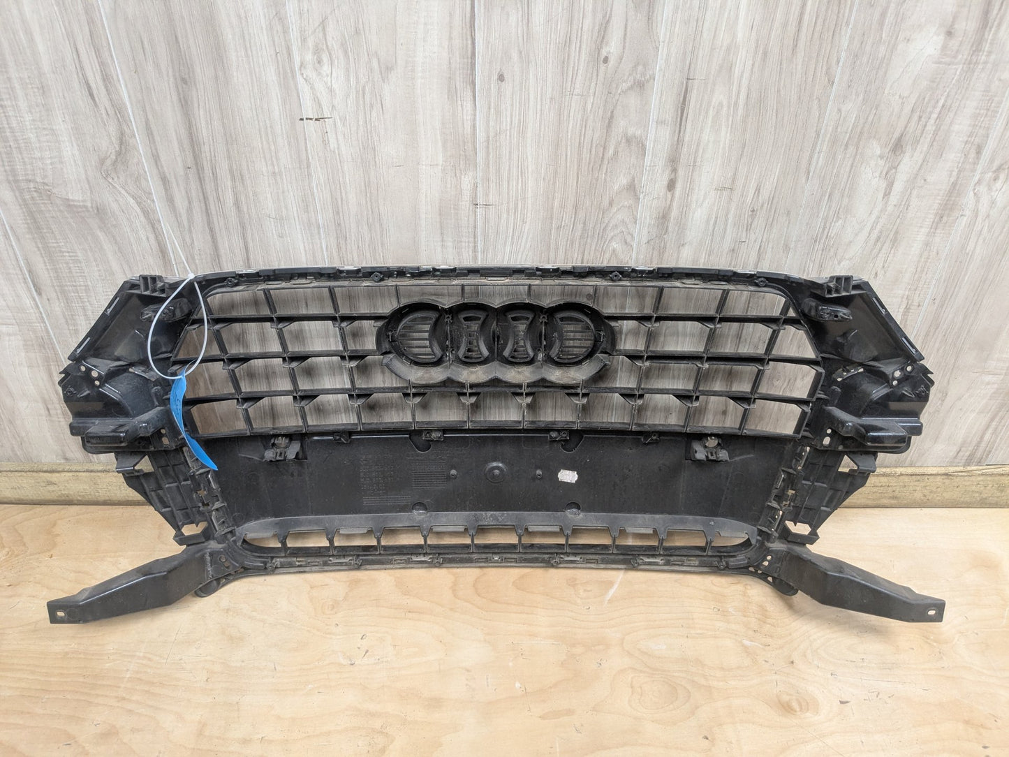 15-18 OEM Audi Q3 8U Front Middle Center Bumper Cover Grille 8U0853651AA