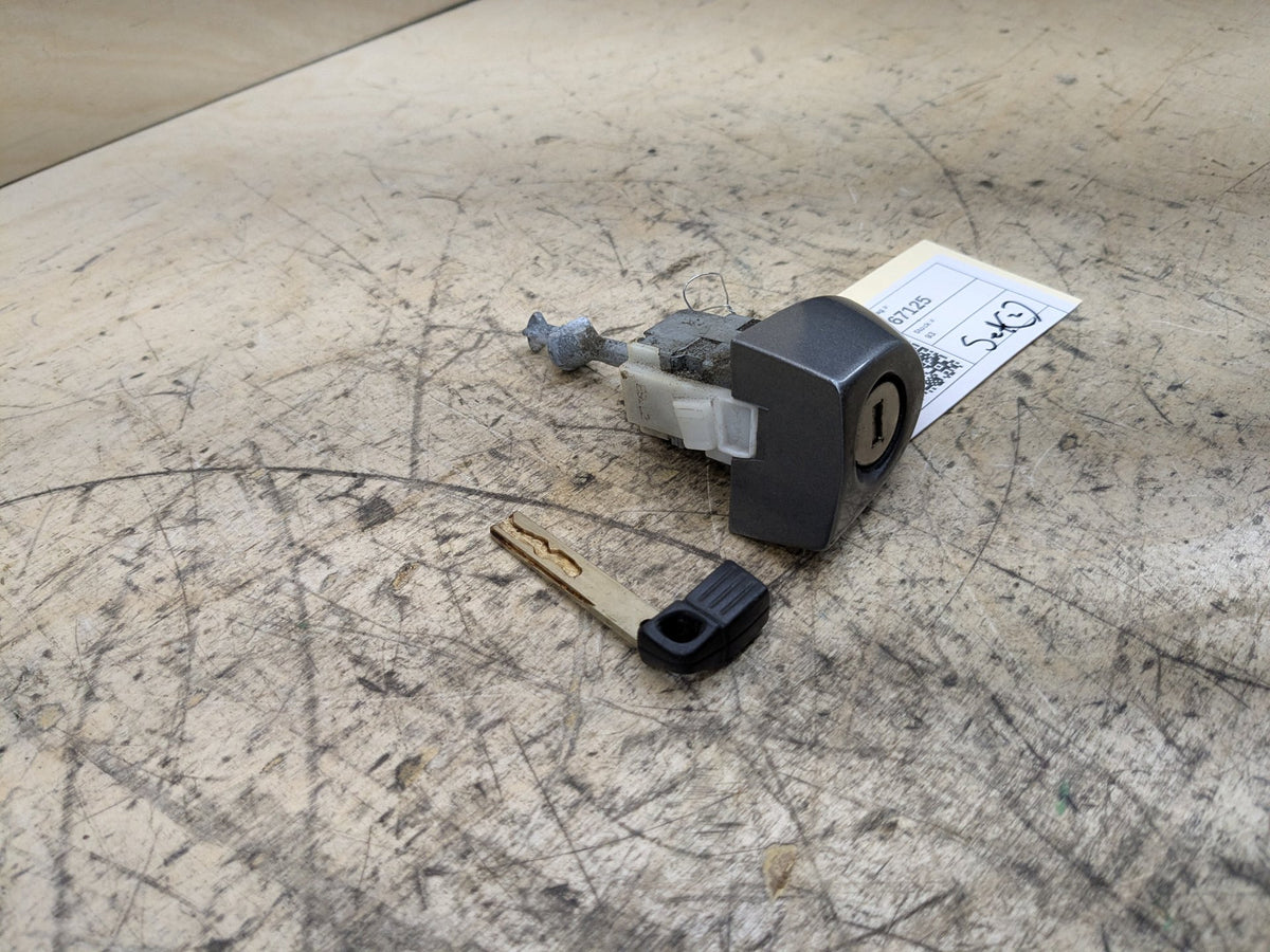 07-13 OEM BMW E92 E93 335 Driver Door Lock Cylinder Mechanism Gray A52