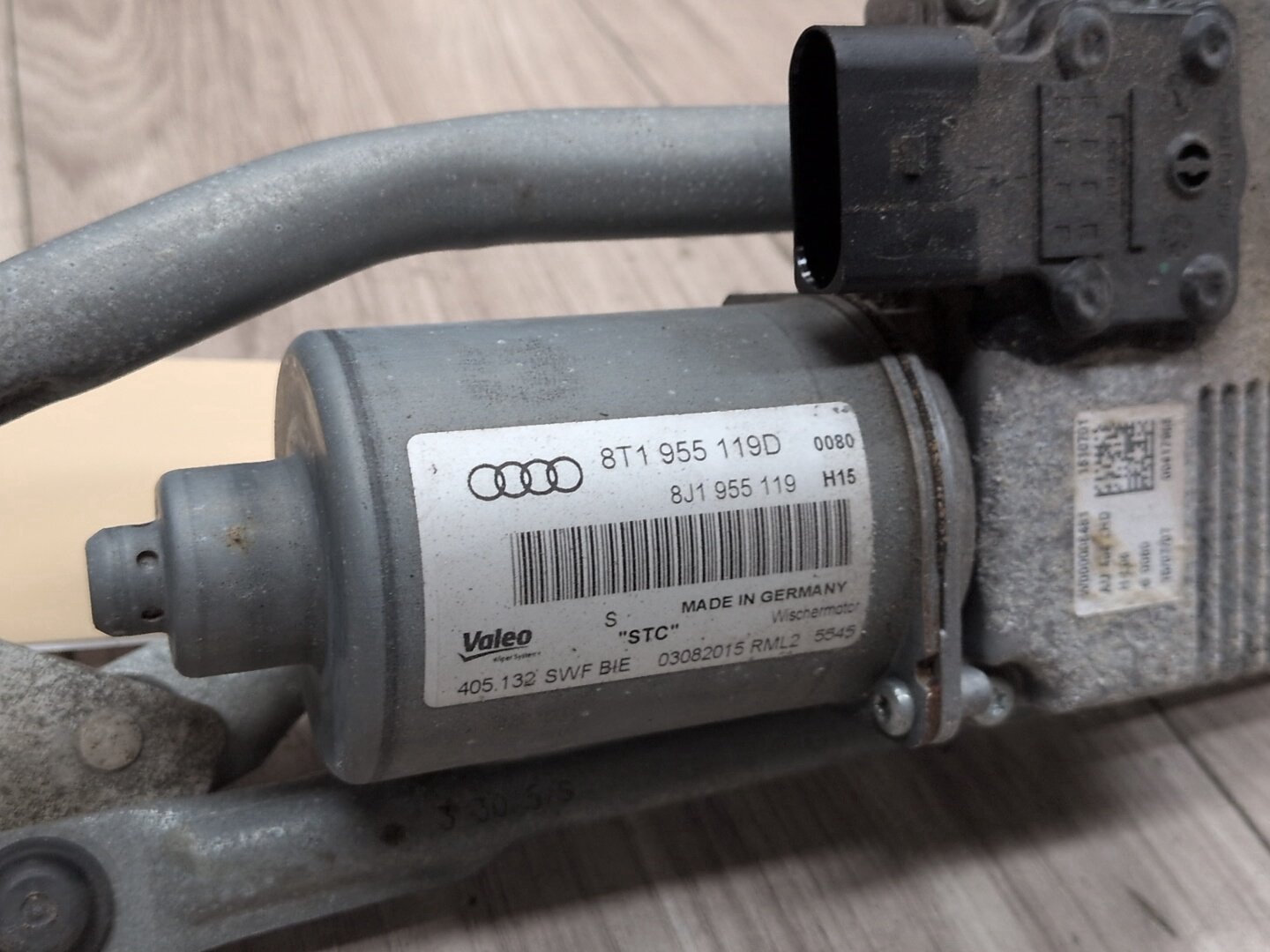 2013 - 2017 Audi S5 8T Front Windshield Wiper Motor 8T1955119D CTUB