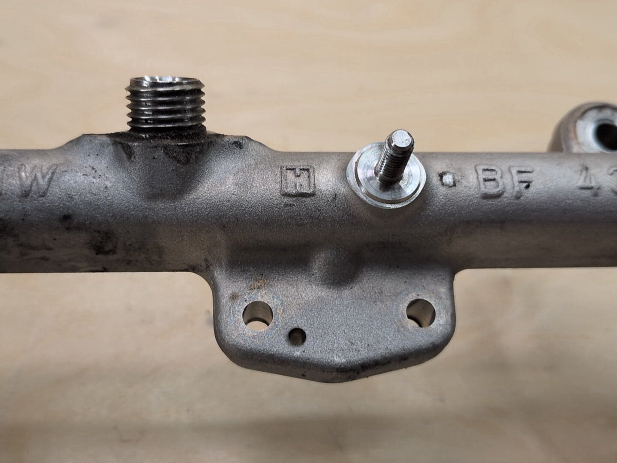 2018-2024 BMW G01 X3 B46B20O0 Engine Motor Fuel Injector Rail Line 8694198