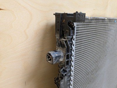 2018-2024 BMW X3 G01 Cooling Radiator 8642743